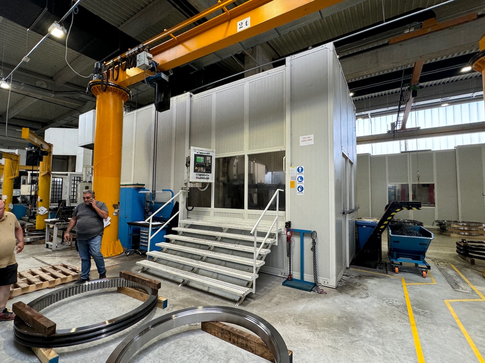 LIEBHERR L3002 CNC Gear Hobber — additional view